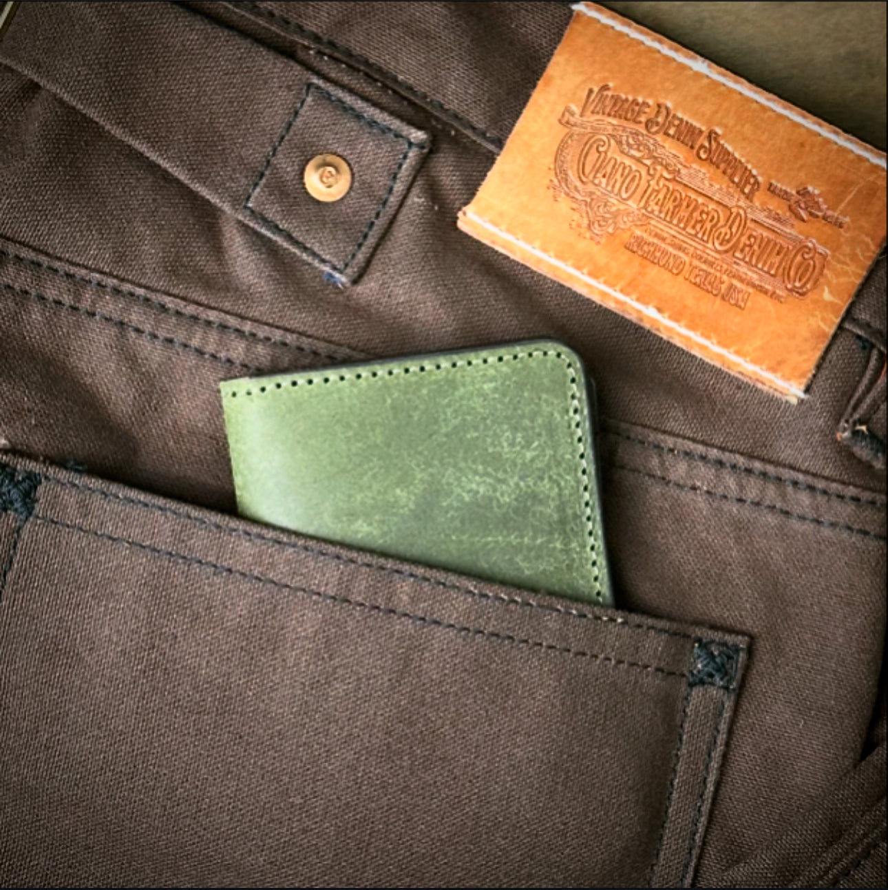 Loaded handmade leather wallet – The Frank by Gunnar & Co in Walnut and Olive Pueblo.